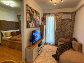 Cozy Condo with Swimming Pool, WIFI & Netflix good for 4PAX